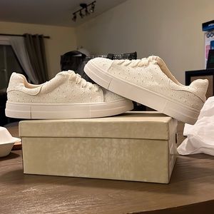 Pearled white tennis shoes